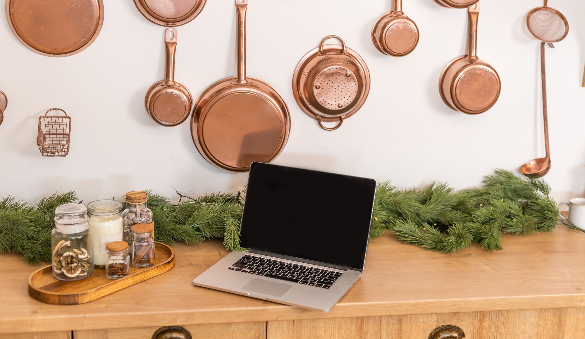 Piccola cucina studio con attrezzi